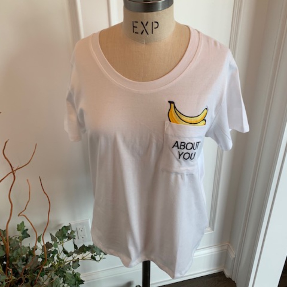 Messy Bun Just Chilling' NWT Women's T-Shirt - Picture 3 of 6